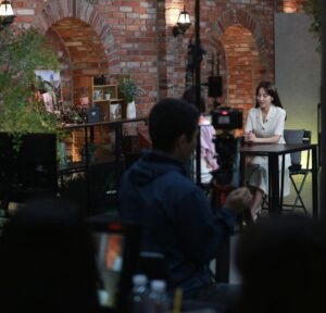 Han Hye-jin Instagram - #잇쉬의서재시즌2 
#팀켈러 
#탕부하나님
#일과영성
#CGNTV
#우혜림 

잇쉬의 서재 시즌2 텔러가 되어 팀켈러 목사님의 삶과 저서를 소개했습니다.
팀켈러 목사님을 소개하게 되어 정말 영광이었고 두 권의 책을 읽으며 큰 깨달음과 가치관의 변화가 있었습니다.
이번에 만나게 된 혜림씨의 성품과 신앙에도 많은 도전을 받게 되었어요. 
유튜브에 업로드 되었으니 많이 봐주세요. 🙏🏻❤️ 늘 감사합니다 ^^
