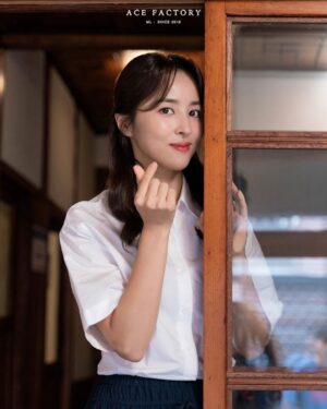 Han Hye-jin Instagram - #바닷마을다이어리 
제 첫 공연 날이었어요! 두근두근!
함께 해주신  관객분들께 감사드립니다!💕
바닷마을로 놀러오세요 🥰