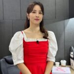 Han Hye-jin Instagram - #채널A #티처스 #성적을부탁해티처스 요즘 학부모님들과 학생들에게 티처스 잘 보고 있다는 인사를 정말 많이 받아요. ^^ 오늘도 초등학생 아이가 엄마랑 수줍게 찾아와서 티처스 나오는 이모한테 인사하고 싶다고 잘 보고 있다고 얘기해 줘서 참 뿌듯했어요. 😍 학부모가 되면서 어렵고 고민 될 때가 참 많았는데 티처스를 통해서 저도 매 회 많이 배우고 깨닫게 되네요. 정승제 조정식, 두 좋은 선생님들을 만나 변화되는 아이들을 보며 엄마의 마음으로 함께 가슴 벅차 울컥할 때도 많았구요. 좋은 프로그램에 함께 할 수 있어서 감사할 뿐입니다. ^^ 여름에 시즌 2로 다시 인사 드릴게요. 🧡 행복한 2월 되세요! 🙏🏻