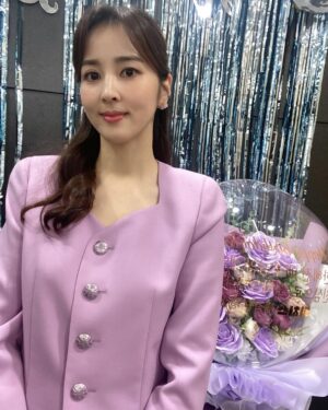 Han Hye-jin Instagram - #채널A #티처스 
#성적을부탁해티처스

요즘 학부모님들과 학생들에게 티처스 잘 보고 있다는 인사를 정말 많이 받아요. ^^
오늘도 초등학생 아이가 엄마랑 수줍게 찾아와서 티처스 나오는 이모한테 인사하고 싶다고 잘 보고 있다고 얘기해 줘서 참 뿌듯했어요. 😍
학부모가 되면서 어렵고 고민 될 때가 참 많았는데 티처스를 통해서 저도 매 회 많이 배우고 깨닫게 되네요. 
정승제 조정식, 두 좋은 선생님들을 만나 변화되는 아이들을 보며 엄마의 마음으로 함께 가슴 벅차 울컥할 때도 많았구요. 
좋은 프로그램에 함께 할 수 있어서 감사할 뿐입니다. ^^
여름에 시즌 2로 다시 인사 드릴게요. 🧡
행복한 2월 되세요! 🙏🏻