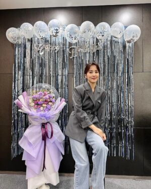 Han Hye-jin Instagram - #채널A #티처스 
#성적을부탁해티처스

요즘 학부모님들과 학생들에게 티처스 잘 보고 있다는 인사를 정말 많이 받아요. ^^
오늘도 초등학생 아이가 엄마랑 수줍게 찾아와서 티처스 나오는 이모한테 인사하고 싶다고 잘 보고 있다고 얘기해 줘서 참 뿌듯했어요. 😍
학부모가 되면서 어렵고 고민 될 때가 참 많았는데 티처스를 통해서 저도 매 회 많이 배우고 깨닫게 되네요. 
정승제 조정식, 두 좋은 선생님들을 만나 변화되는 아이들을 보며 엄마의 마음으로 함께 가슴 벅차 울컥할 때도 많았구요. 
좋은 프로그램에 함께 할 수 있어서 감사할 뿐입니다. ^^
여름에 시즌 2로 다시 인사 드릴게요. 🧡
행복한 2월 되세요! 🙏🏻