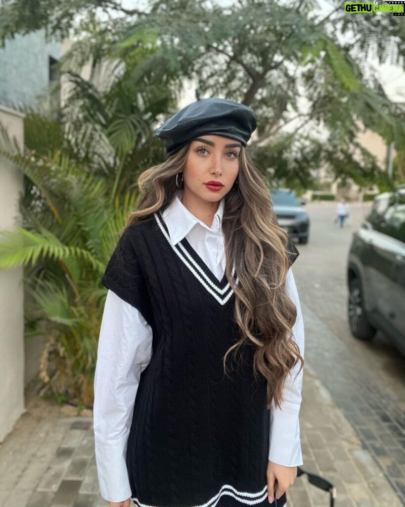 Hana AlZahed Instagram - 🌻