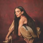 Hannah John-Kamen Instagram - 💜 Photography @yolandaliou Styling @karenclarkson Karen Clarkson Hair @naradkutowaroo Make up @lisapotterdixon Editorial Director @busylizzie81 Creative Directo @penclem.creates