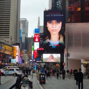 Hannah John-Kamen Instagram - New York New York it’s a wonderful town 🙈 
@redproductionco @harlancoben 
#thestranger #timessquare