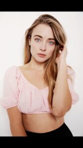 Hannah Kasulka Instagram - 🩰🩰🩰 channeled my dance days for this shoot with supreme talent @samuelpaulartist on mu & 📸 *also not my original song obvs but Instagram didn’t have this 1 - anyone else listening to @beyonce ? 😝 . . . . . #actor #photoshoot #losangeles #film #actress