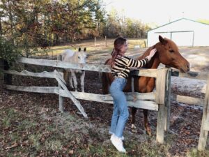 Hannah Kasulka Instagram - I spent almost every weekend as a kid at my aunt Shelby’s house with her and the horses. Anyone else here a horse girl? Yay or neigh.