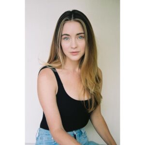 Hannah Kasulka Instagram - This year I’m thinking less about what I want to do and more about who I want to be. Leaning into presence and pleasure. Letting go of anything I don’t need/want from the past year(s). Hope you allow yourself to do the same and if you haven’t yet there’s still time. We can decide to be new in any moment. You don’t have to wait for a new year (the calendar was made up anyways) 
Happy 2022! We made it ✨ 

shot on film by the multi talented babe @iamstevienelson / @stephnelsonphotography