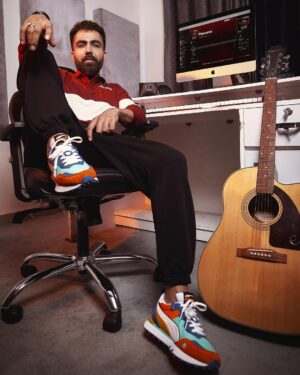 Harrdy Sandhu Instagram - Everyday adventures with @pumaindia 👟🎸 

Shop the all-new PUMA x HARRDY SANDHU Collection. Click the link in bio or visit PUMA.com, App & Stores.

#PUMAxHARRDYSANDHU