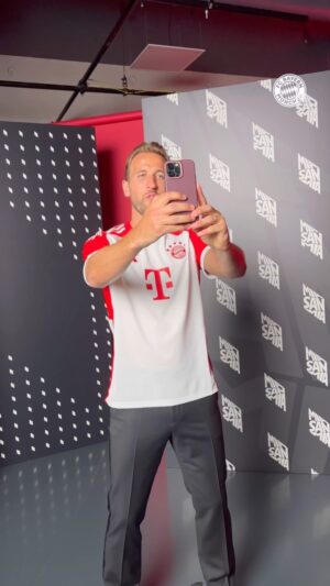 Harry Kane Instagram - New admin in town! 😁 #MiaSanMia #FCBayern