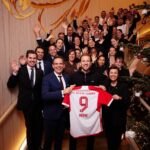Harry Kane Instagram - A massive thank you to the hotel staff who have made me feel at home since moving to Munich. It’s been a huge part of being able to settle in so well. @esmuellert was worried my room was getting too small so time to check out and into a place of my own with my family. 🙌😂