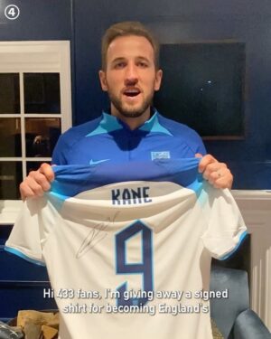 Harry Kane Instagram - 🚨 𝐆𝐈𝐕𝐄𝐀𝐖𝐀𝐘 🚨⁣⁣
⁣⁣
✍️ WIN an 🏴󠁧󠁢󠁥󠁮󠁧󠁿 shirt signed by all-time record goalscorer @harrykane! 👕

All you have to do:
• Follow @harrykane & @433
• Tag 2️⃣ friends

Winner will be announced April 4.

Good luck! 🙏