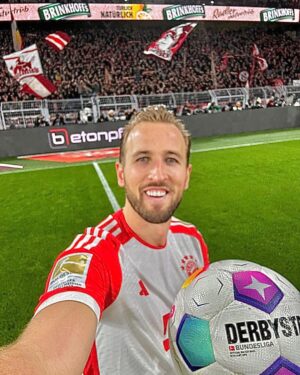 Harry Kane Instagram - To get a match ball for a hat-trick in a game like this in front of these fans was incredible! A special first klassiker 🙌#MiaSanMia