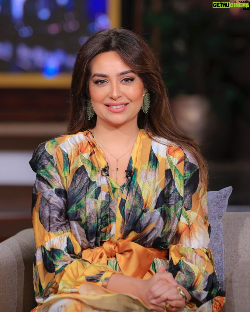 Heba Magdi Instagram - ان شاء الله حلقة انهاردة مع الاعلامية المتميزة ايمان الحصري في مساء DMC 🧡💚 @eman_elhossary _____________ Thank you my beautiful team Dress @be_my_guest_shopping MUA @ayarady_makeup_artist Jewelry @dimajewellery Hair @haythamamin2012