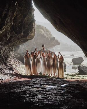 Helena Houdová Instagram - I dont have words yet.
Just feelings.
Bali  Semi-private retreat was not a retreat. It was pure MAGICAL JOURNEY.

❤️

Thank you beautiful women. You said YES to yourself. 
To LOVE.
To UNITY.
To TOGETHERNESS.
To SISTERHOOD.
To ONENESS 
To GENTLENESS.
To TRANSFORMATION.
To MAGIC
To PEACE WITHIN.
To WONDER.
To GRATITUDE BEYOND MEASURE.
To WORLD WHERE WE ARE AUTHENTIC SELF AND WE FEEL SAFE BEING SO.

I LOVE YOU DEEPLY.
THANK YOU 💜
@l_u_c_i_e_d_o_l_e_j_s_i 
@monika_vogels 
@bohemicapavlina 
@na_vino_vizsla 
Evicka a Alex

Pic by @daniel.sun___