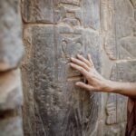 Helena Houdová Instagram - Dívám se na fotky z Egypta. A tolik bych s Vámi chtěla nasdilet sílu a nádheru naší poutě. Ale nějak mi slova nepřichází. Bylo to tak silně, magické a nadskutecne, že je prostě ještě nemám. Tak Vám tu alespoň nechám vibrací momentu, kdy jsem si rovzpomela. Kdy jsem se dotkla hieroglyfů, které moje duše zná. Kdy jsem vstoupila mezi sloupy mého doma. Kde jsem vzlykala bolesti, protože pravda o mě síle a síle všech žen byla zakrytá lži a manipulaci patriarchálních vítězů. Kde mi tekly slzy vděčnosti za to, že teď už můžu. A se mnou i každá žena, která se pro sebe rozhodne. #pravdaJeVKamenech I'm going through pics from Egypt and don't have words yet to share the magic and power of our journey. So I will at least leave you with the vibration of the moment I re-remembered. Who I was. My home. The truth. And the feminine sacred power being suppressed and manipulated by winners for thousands of years Its time for us to rise within. Re-remember. #theTruthIsInStones 📸 @sarka_hasara Temple of Isis