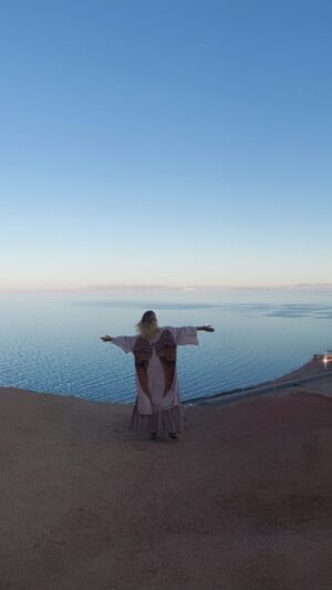 Helena Houdová Instagram - Her heart beats for us

May we dance the rhythms of her waters
May we sing the songs of her air
May we walk gentle steps on her body
May we protect her life-giving breath

My heart is overflowing with gratitude of this sacred journey called life.

With love from Egypt,
Helena