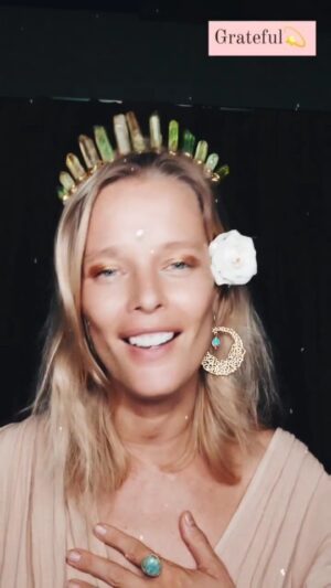 Helena Houdová Instagram - Dekuju.
Ze diky Vam muzu.
Dekuju, ze jste sobe rekly ANO.
Dekuju za Vasi odvahu.
Dekuju, ze jste moje rodina.
Dekuju za Vase otevrena srdce.
Dekuju, ze jste ai dovolily se rozsvitit.
Dekuju za kazdou jednu z Vas.

Miluju Vas holcicky a dekuju za nasi spolecnou cestu ❤

Mentorky posvatneho zivota.