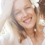 Helena Houdová Instagram - Vdecna. S laskou. Dekuju. Spolu. Jednota.