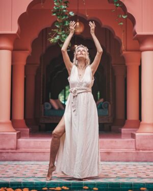 Helena Houdová Instagram - 💫 Codes of the New Earth 💫
Unity.
Water.
Co-creation.
Sisterhood.
Life.
Birth of the new.
Earth.
Mother.
Love.
Freedom.
Gratitude

💫❤💧💫❤💧💫❤💧💫❤💧💫❤💧

💫 Kody Nove Zeme 💫
Jednota.
Voda.
Zivot.
Laska.
Spolu-tvoreni.
Sesterstvi.
Narozeni noveho.
Matka.
Zeme.
Svoboda.
Vdecnost.

The dress is from amazing organic and sustainable Goddess wear  @aya_sacredwear 💫

The pic is from Sacred Water photoshoot with my badass Goddess Water Priestess Team for Kangen Water
📸 by divine @daniels_u_n