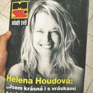 Helena Houdová Instagram - Je venku! Diky Mlademu svetu za krasne otazky🙏🙏🙏💫

💥 Co jste dělala pro krásu ve dvaceti a co pro ni děláte dnes? Je mezi tím nějaký rozdíl?

❤ Ve dvaceti jsem mela pocit, ze nejsem krasna. Nemela jsem se rada, neverila si, bala jsem se, ze nejsem dost. Potrebovala jsem neustale ujistovani zvenci, ze jsem dost. krasna. chytra. vzdelana. uspesna. Dnes vim, ze krasna jsem. Svym vlastnim zpusobem, se svymi dary a talenty, se svym briskem, celulitidou, vraskami, svou rebelskou dusi. Stejne jako je krasna svym jedinecnym zpusobem kazda zena. 

Musela jsem vystoupit z vzorcu, ktere nam predkladaji krasu, uspech, chytrost, atd.. jako by to bylo jednotne vykrajovatko vsech zen, jak bychom mely vypadat, citit se, smat se, nebyt moc nebo malo.. A ja se vedome osvobodila z tohoto "jak bych mela vypadat a chovat se" a dala jsem si svobodu - dovolit si byt presne takovou, jaka jsem a v tom najit krasu, uvidet se a prijmout se plne.

❤❤❤❤❤❤

I did great interview for Czech magazine about healing, liberating, allowing change and loosing identity, trauma, life, beauty and out bodies..
Grateful I can share my medicine🙏🙏🙏

📸 by @sarakanakova