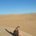 Helena Houdová Instagram - My version of sexy sandboarding..💥 Znate ty sexy videa lidi, jak sjizdi pisecny duny? Tak tohle je moje verze..😝 And how else than in silk by @warriorsofthedivine
