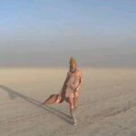 Helena Houdová Instagram - My favotite moments of BURNING MAN💥 💥 Dancing during sunrise with powerful Godesses 💥 Deeply connecting with the tribe of friends I came with to Burn and meeting new beautiful souls 💥 Listening to classical concert by filharmonic orchestra in the middle of desert for sunrise 💥 Meditating and chanelling love and compassion and archangel Gabriel in midnight temple while someone played on piano 💥 Dancing gratitude to the Sun during sunsets 💥 Riding through the Playa during one of many sand storms and feeling alive 💥 Allowing the intensity of the desert, storms and my emotions to crack me even more open 💥 Finding self-reliance in the most hurt and dusty places of my being 💥 Healing my trauma of single mother and taking back my power and energy to thrive 💥 Holding myself in sacred compassion while bleeding through the whole experience and cleansing sadness, numbness and selfworth of humans on the Playa and beyond.. 💥 Tears of gratitude for this life. ❤️ ❤️❤️❤️❤️❤️❤ Moje nejoblibenejsi momenty z Burning Man: 💥 Tanceni pri vychodu slunce s 💥 Hluboke propojeni s prateli, s kterymi jsem prijela i s temi, ktere jsem potkala 💥 Poslouchani koncertu klasicke hudby filharmonickeho orchestru pri vychodu slunce uprostred pouste 💥Meditace a chanelovani lasky, jemnosti a leceni o pulnoci v chramu Burning Mana. Hluboke propojeni s archandelem Gabrielem. 💥 Tanceni slunci pri zapadech 💥 Jizda v noci na kole skrze Playa behem piscite boure, kdy neni videt ani na 10 centimetru pred sebe. Moment, ktery mi pripomnel, jak uzasne je byt nazivu. 💥 Dovolovat zas a znova, aby intenzita pouste, pocasi, horka , piscitych bouri a mych emoci a pocitu, dala memu egu slusne na prdel 💥 nachazeni te nejhlubsi sebe- zodpovednosti a spolehani se na sebe 💥 Leceni traumatu single mamy a vzati si zpatky moji energii a silu na uzasny zivot, ktery nam tvorim 💥 Drzeni sebe v posvatnem souciteni a lasce pri krvaceni, ktere zaclo prvni den a skoncilo posledni. Skrze moji krev odchazel smutek, necitelnost a sebehodnota vsech nas, kteri byli na Playa a i dal. 💥 Slzy vdecnosti pri kazdem uvedomneni, ze ziju.