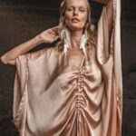 Helena Houdová Instagram - Co se stane, kdyz vezmu zodpovednost za svuj zivot? Co se stane, kdyz uz nehledam zachrance a spasitele zvenci? Co se stane, kdyz si uvedomuju, ze nikdo jiny me nemuze udelat stastnou, vzit mi klid nebo moji silu? Co se stane, kdyz prestanu byt obeti okolnosti a lidi okolo sebe? Co kdyz mi zacne byt jedno, co si o mne druzi mysli, pisou? Co se stane, kdyz dovolim pustit iluze toho, co by melo byt a jak bych mela vypadat, citit se, tvorit? Co kdyz dam svobodu sobe i ostatnim? 💥 Zitrejsi ctvrtecni online setkani v 17 hod bude prave o radikalni zodpovednosti a vnitrni sile. A zaroven i last call na program Mentor/Mentorka posvatneho zivota. Pro vsechny, kteti vi, ze jsou tu, aby vytvorili nove. Aby podporili lidstvo a planetu na ceste transformace, kterou si prave prochazime. S laskou, Helena ❤️ https://www.helenahoudova.com/masterheart Pic for @warrorsofdivine