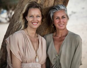 Helena Houdová Instagram - Moji milovaní,
je nám neskonalou ctí pozvat 
Vás zpět domů do Egypta.

 
Naše další společné putování napříč posvátnými chrámy, pyramidami a tentokrát také mystickou pouštní oázou prožijeme 

v termínu od 5. do 19. prosince 2022. 

Na této Posvátné pouti spolu projdeme Chrámovou cestu, poplujeme po Nilu na nádherné lodi Dahabeya, otevřeme magický portál 1212 při soukromé návštěvě Velké Pyramidy v Gize a někteří z nás poputují dále na západ saharské pouště do oázy Siwa. 

Která místa volají Tvou duši? 

Potřebné informace a krásné autentické fotografie od @sarkahasara z naší minulé cesty, najdeš pod odkazem: 
https://www.helenahoudova.com/egypt-prosinec2022

My už se nemůžeme dočkat až se s Tebou vrátíme domů, do Egypta.

Objímáme Tě, s láskou,
Helena a Irena
❤️