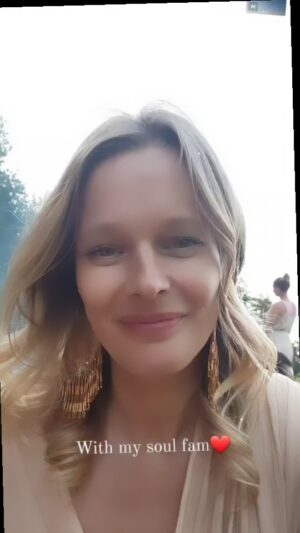 Helena Houdová Instagram - There is nothing more powerful than being together.
Healing together.
Loving together.
Crying together.
Magic together
Trigger heck out of each other together.
And than shift it together.
And take radical responsibility for own life together.

I love you soul fam.
I love walking this sacred Earth with you my sacred sisters and brothers home into our hearts in unity❤️❤️❤️

❤️❤️❤️❤️❤️❤️❤️❤️❤️❤️❤️❤️❤️❤️

Neni toho moc, co je silnejsi nez byt spolu.
Lecit se spolu.
Plakat spolu
Smat se spolu.
Kouzlit spolu
Spoustet si stary vzorce a programy spolu.
A pak je v sobe zpracovavat a propoustet SPOLU.
Vzit absolutni zodpovednost za svuj zivot SPOLU.

Miluju Vas ma rodino duse.
Miluju s Vami kracet po tehle posvatne Zemi a vest jeden druheho zpatky domu, do nasich srdci.
V jednote

#spolu #laska #propojeni #zodpovednost #sesterstvi #posvatni #radost