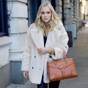 Helena Mattsson Instagram - All bundled up.. ☃️ @carringtonava