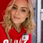 Helena Mattsson Instagram - Ashley is back on duty 😉🎬🏖 @therookieabc #onset