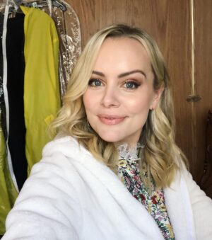 Helena Mattsson Instagram - I’m all smiles today, doing what I love.. 🎬 #onset #comedy