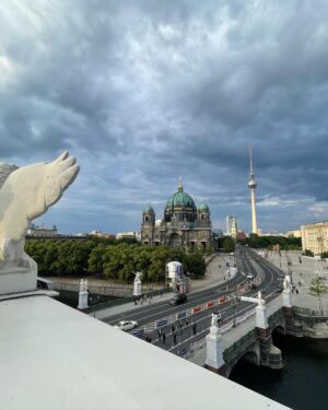 Hendrik Streeck Instagram - #Bertelsmannparty 2023. was für ein schönes Event in Berlin. Danke für die Einladung