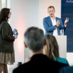 Hendrik Streeck Instagram - Vor zwei Wochen fand der WELT SUMMIT VISION NOW Future of Health statt. Es war ein spannendes Event und habe viel über die Herausforderung für den „Zukunftsstandort“ Deutschland gelernt. - Ich selber habe über ein Herzensthema gesprochen. Das Verständnis von Wissenschaft und Forschung in der Gesellschaft aber auch von Institutionen, risikoaverse Förderstrukturen und Blockaden für disruptive Forschung. Danke für die Einladung. @welt.events Berlin, Germany