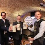 Hendrik Streeck Instagram - Mir kam die große Ehre zu Teil das Fass beim Starkbierfest im Weihenstephanskeller in Freising anzustechen! Danke für die Einladung, lieber @irlstorfer.mdb und lieber @fwhfreising Es war ein toller Abend! 🍻 Freising, Germany