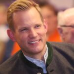 Hendrik Streeck Instagram - Mir kam die große Ehre zu Teil das Fass beim Starkbierfest im Weihenstephanskeller in Freising anzustechen! Danke für die Einladung, lieber @irlstorfer.mdb und lieber @fwhfreising Es war ein toller Abend! 🍻 Freising, Germany