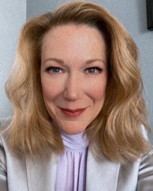 Henny Russell Instagram - It’s a rare day that I actually do full hair & make-up! 💄#actorslife #grateful