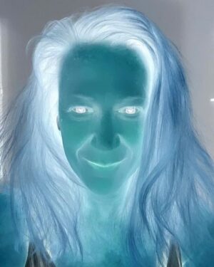 Henny Russell Instagram - This filter highlights the darkest areas. Guess I need my roots done! 😂🤣😂