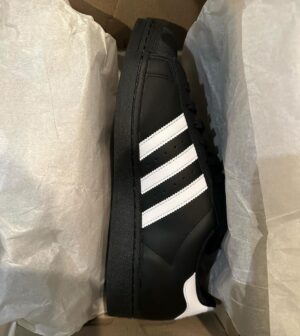 Hideo Nakano Instagram - 山口祥行様から
頂いた誕生日プレゼント
ブラックのスーパースター
有難う御座います

#instagood  #adidas #happy