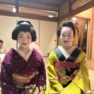 Hideo Nakano Instagram - 本日は祇園街のオバケです

#祇園街 #オバケ #京都