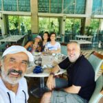 Hilal Saral Instagram - Bazı günleri tesadüfler güzelleştirir..💜 @hamdialkan @gulsevenyilmaz @selengorguzelalkan @the__muratt Hilton Dalaman Sarıgerme Resort & Spa