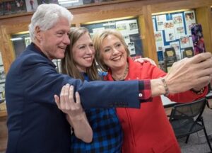 Hillary Clinton Instagram - Family selfie #tbt!

Photo: @barbarakinney