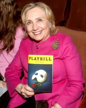 Hillary Clinton Instagram - After nearly 35 years, @PhantomOpera is ending its haunting of Broadway in April—so I had to take some family to experience the “music of the night” one last time! 🎭⁣
⁣
Photo: @broadwaybruce_