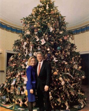 Hillary Clinton Instagram - Merry Christmas to everyone celebrating today! 🎄
