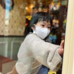 Him Law Instagram - 聖誕快樂🎄🎄🎄🎄 祝大家sweet sweet！ @tavia_yeung #心心愛上V字 #心旅日記 #爸爸係心心御用攝影師