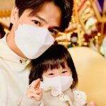 Him Law Instagram - 聖誕快樂🎄🎄🎄🎄 祝大家sweet sweet！ @tavia_yeung #心心愛上V字 #心旅日記 #爸爸係心心御用攝影師