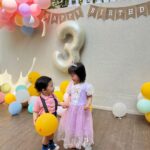 Him Law Instagram - 妹妹3歲生日，爸爸媽咪每年都有將依個日子紀錄落嚟，希望妳長大後會有好多愛以及美好嘅回憶。 3年前畫面好似琴日先發生，辛苦媽咪，要好好愛錫媽咪❤️ @tavia_yeung #爸爸已經諗緊妳由第幾年開始會同男朋友過😭 #家姐細佬相親相愛 #多謝AuntieLinda回港就帶埋哥哥姐姐嚟出席 #多謝咁多位
