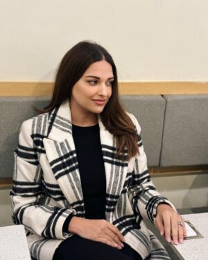 Himanshi Khurana Instagram - 🧜🏼‍♀️ 🖤