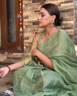 Himanshi Khurana Instagram - Perfect start of birthday week

Saree @eternitybysakshi