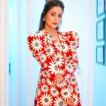 Hina Khan Instagram - Wildflower— Fierce, Beautiful and Free 🌸 Styled by @natashaabothra Outfit @therealblife @mintandmilkpr Accessories @amamajewels MUAH @sachinmakeupartist1 @siddhi_hairstylist 📸 @akshay_navlakhe